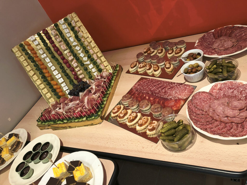 plateau de charcuterie pour un anniversaire Plateau De Charcuterie A Pulligny Boucherie William Deflin plateau de charcuterie pour un anniversaire